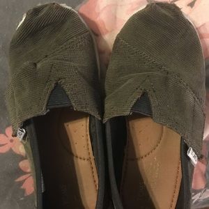 Toddler size 9 Toms